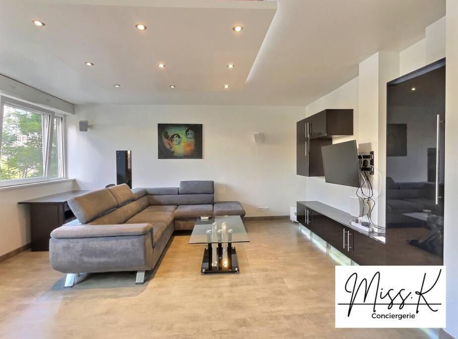 Апартаменты "Magic Red" De Miss.K Conciergerie Макон Экстерьер фото